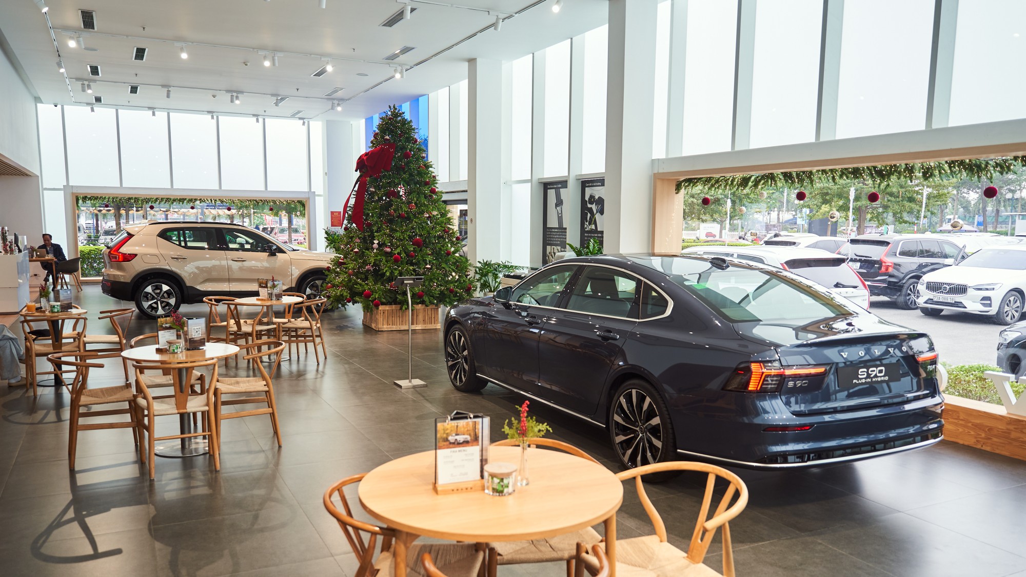 hình ảnh chụp nội thất của showrom volvo hà nội